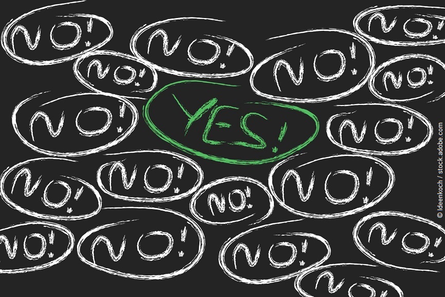In weißer Kreideschrift steht mehrmals "No!". In der Mitte steht ein grünes "Yes!". 